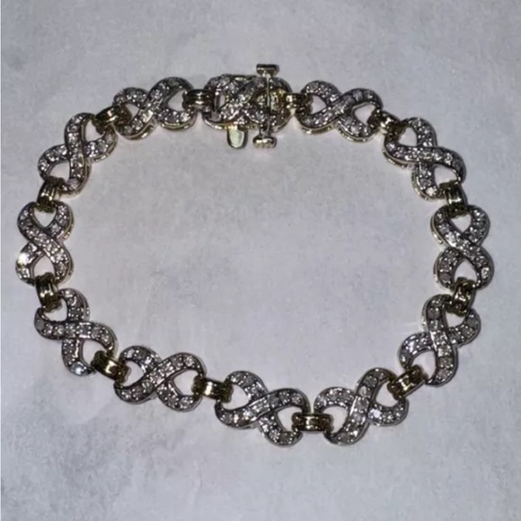 14k Diamond tennis bracelet - Picture 2 of 3